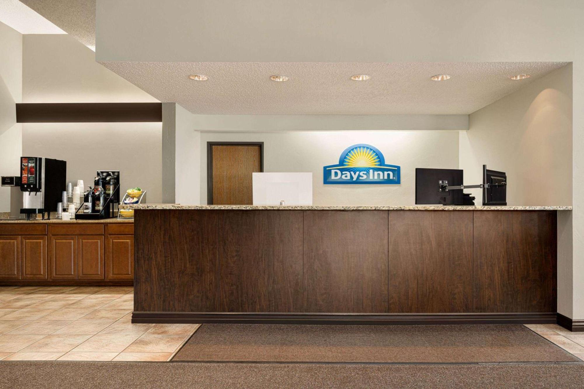 Days Inn By Wyndham Carbondale Eksteriør billede